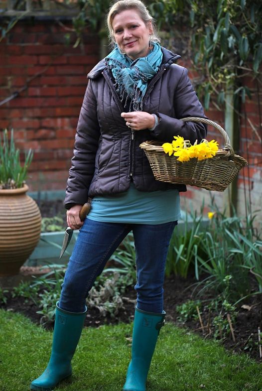 A WeWeed gardener at work